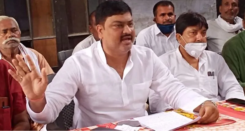 आबादी से दूर बनाएं श्रीराम एयरपोर्ट, नहीं तो दें वाजिब मुआवजा: पवन पांडेय