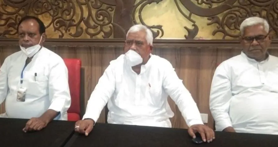 किसानों की समस्या का निदान न हुआ तो सत्याग्रह करेगी सपा: अवधेश प्रसाद