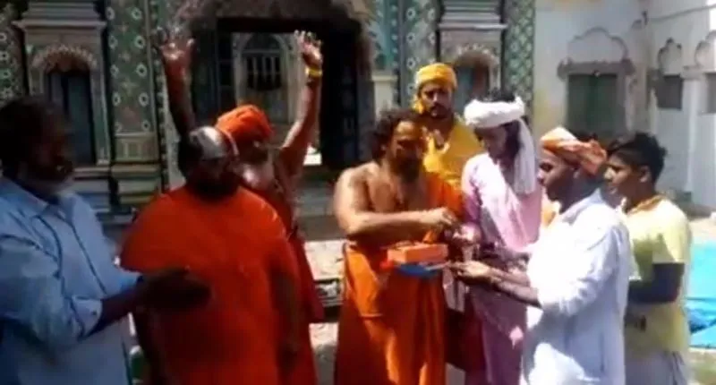 अयोध्या: बाबरी विध्वंस के फैसले से संतों में खुशी का माहौल