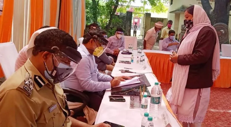 अयोध्या: सम्पूर्ण समाधान दिवस में डीएम व एसएसपी ने सुनी शिकायतें