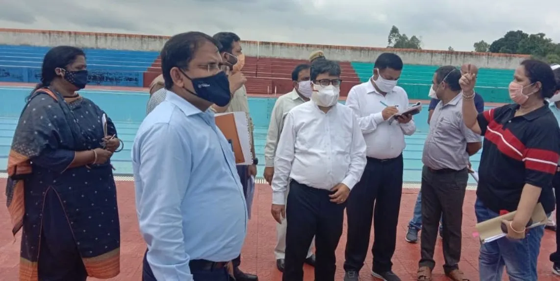 अयोध्या: मण्डलायुक्त ने डाभासेमर स्टेडियम का किया निरीक्षण