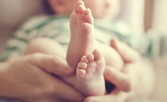 बरेली: रिश्वत न देने पर प्रसूता को अस्पताल से भगाया, गेट पर दिया बच्चे को जन्म