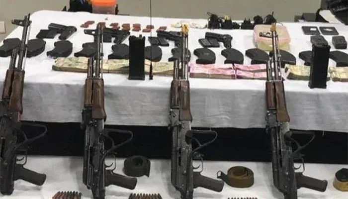 बारामूला से पाकिस्तान में निर्मित हथियार और गोलाबारूद बरामद