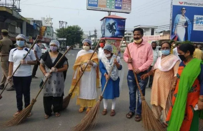 बरेली: विधायक, मेयर के साथ भाजपा कार्यकर्ताओं ने चलाया स्वच्छता अभियान