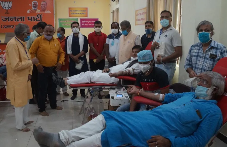 बरेली: भाजपा कार्यकर्ताओं ने रक्तदान करके मनाया प्रधानमंत्री का जन्मदिन
