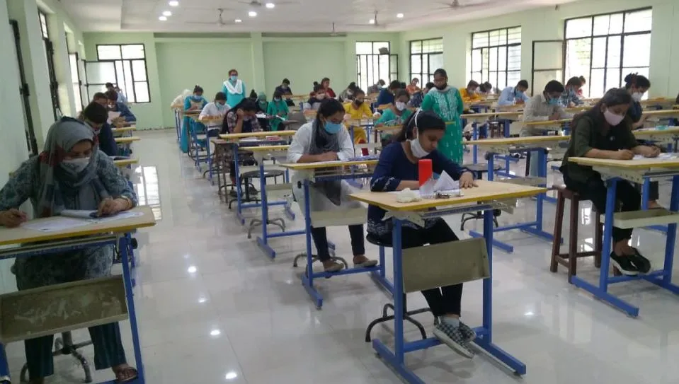 बरेली: एलएलएम की 99 सीटों पर 941 अभ्यर्थियों ने प्रवेश परीक्षा