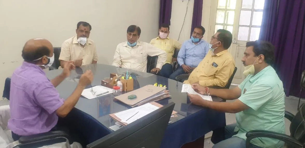 बरेली: छापामार कार्रवाई और सर्वे के आदेश के खिलाफ व्यापारियों में रोष
