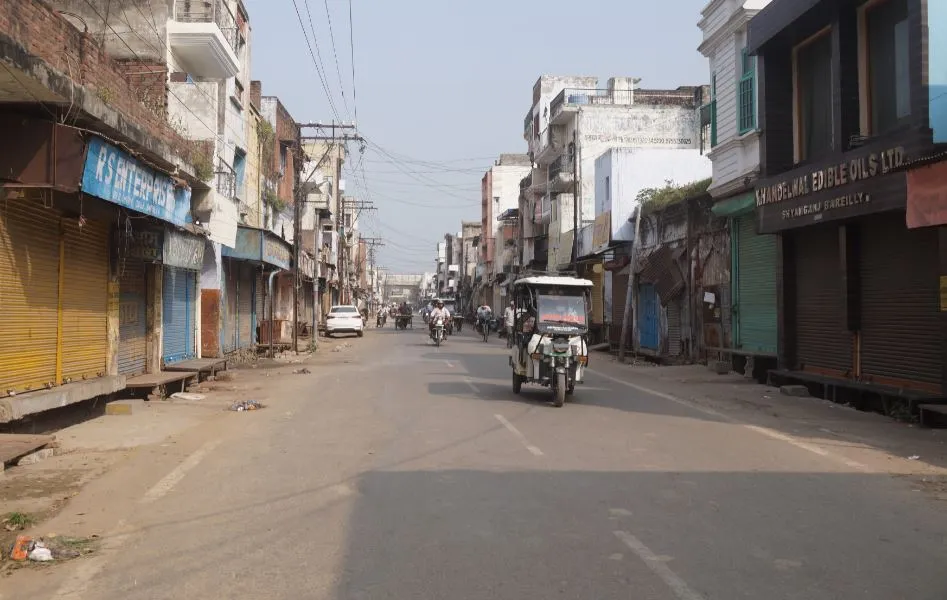 बरेली: साप्ताहिक बंदी शुरू, बंद रहा श्यामगंज का पूरा बाजार