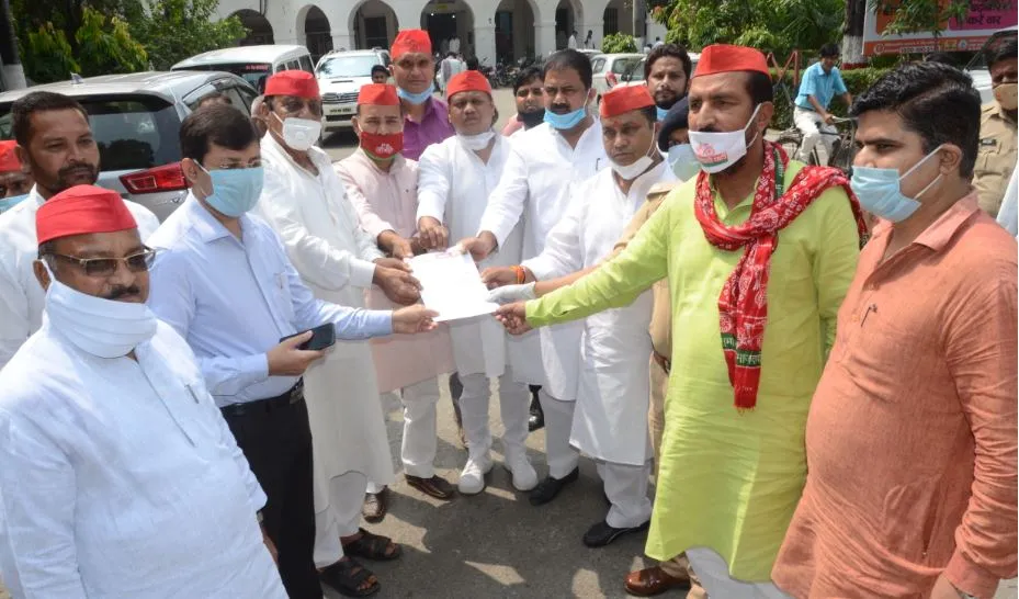 बरेली: किसान बिल के विरोध में सपा ने किया प्रदर्शन