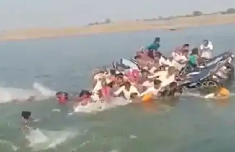 राजस्थान: चम्बल नदी में नाव डूबने से 12 लोगों की मौत