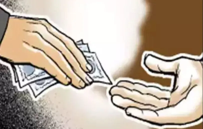 बरेली: पूछताछ के नाम पर थाने में बैठाया, रिश्वत लेने के बाद छोड़ा