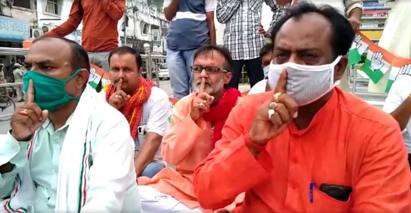 गोरखपुर: कांग्रेसियों ने प्रधानमंत्री के जन्मदिवस को बेरोजगार दिवस के रूप में मनाया