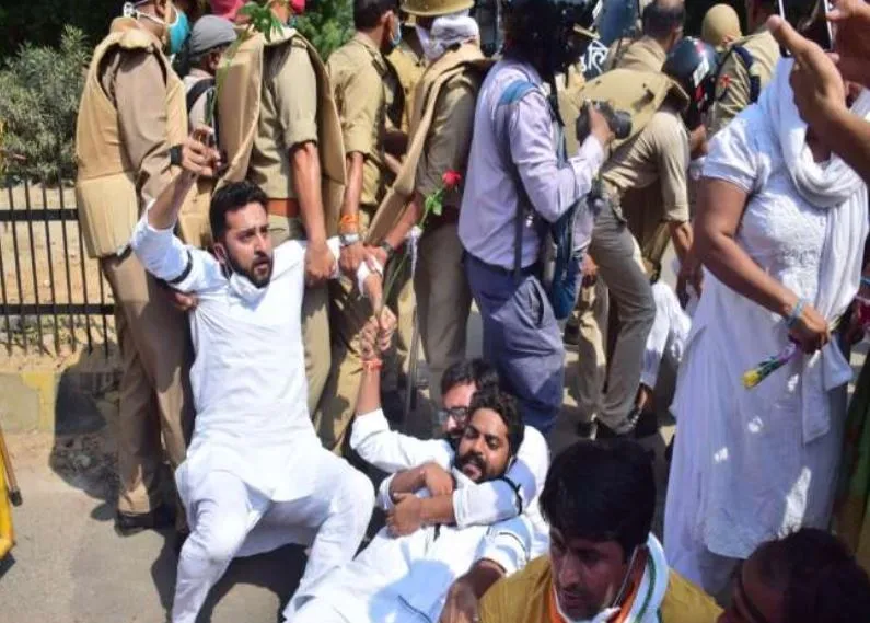 अलीगढ़: यूथ कांग्रेस के प्रदेश अध्‍यक्ष समेत 18 कांग्रेसी भेजे गए जेल