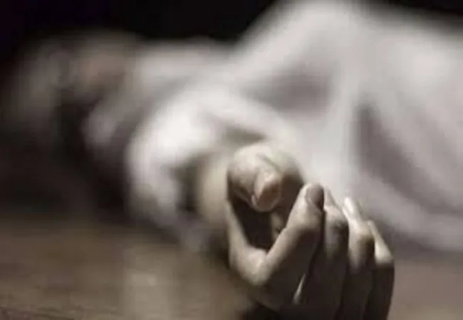 मुरादाबाद: जर्जर विद्यालय का छज्जा गिरा, किशोर की मौत