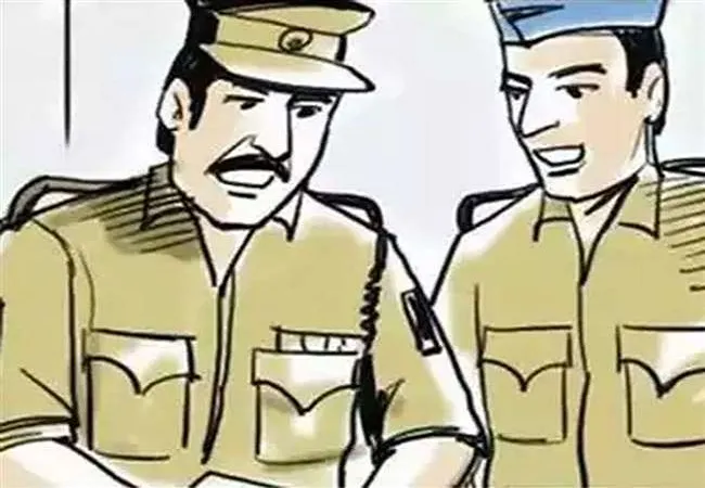 अमरोहा में सीओ समेत दस पुलिसकर्मियों पर मुकदमा
