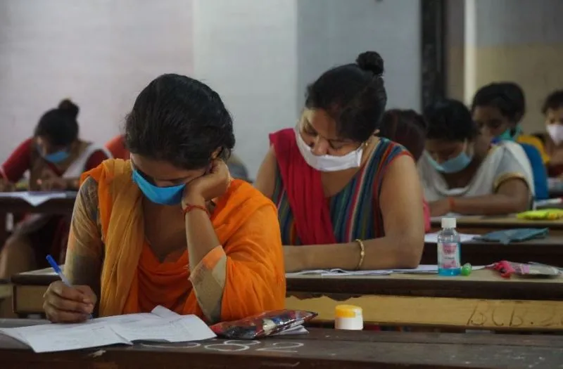 बरेली: विश्वविद्यालय परीक्षा में 40 नकलची छात्राएं पकड़ीं