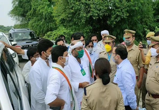 बाराबंकी: किसानों की समस्या सुनने अयोध्या जा रहे लल्लू फिर हिरासत में