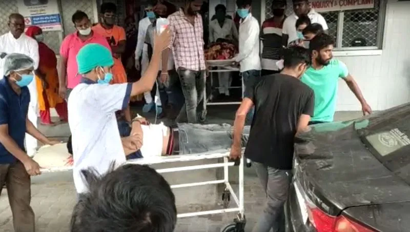गोरखपुर: बदमाशों ने फिल्मी अंदाज में प्रॉपर्टी डीलर को मारी गोली