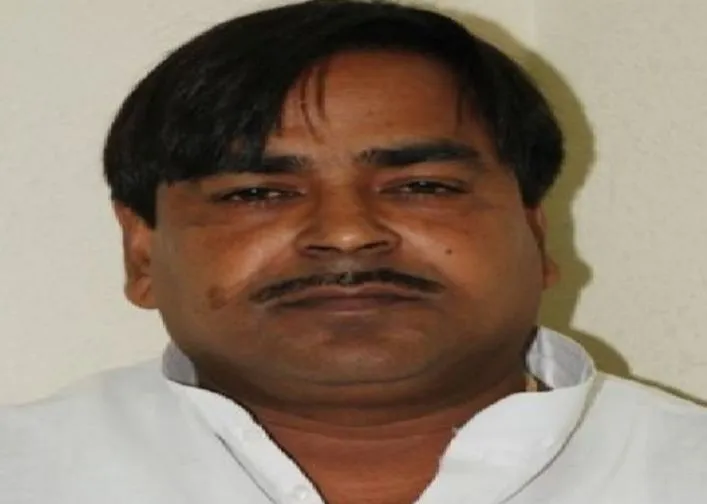 लखनऊ: पूर्व मंत्री गायत्री प्रसाद प्रजापति को मिली जमानत, देश छोड़कर नहीं जा सकेंगे