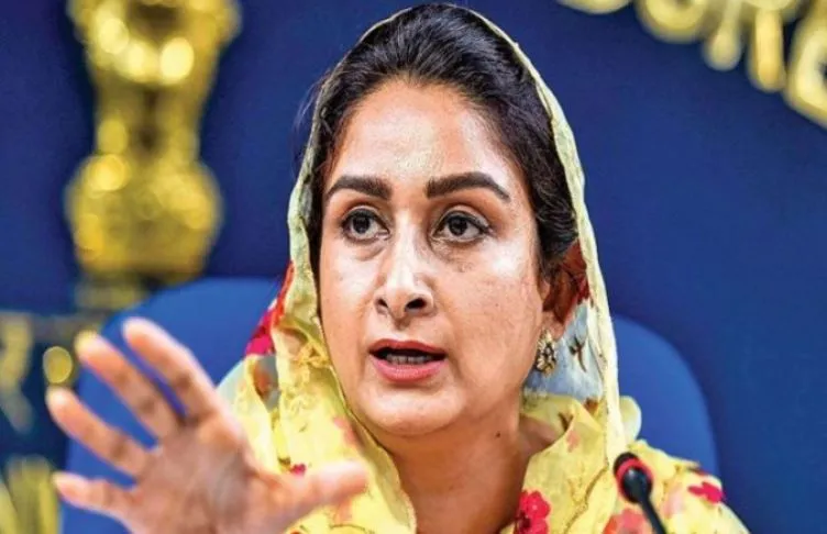 हरसिमरत कौर का इस्तीफा मंजूर, तोमर को मिला प्रभार