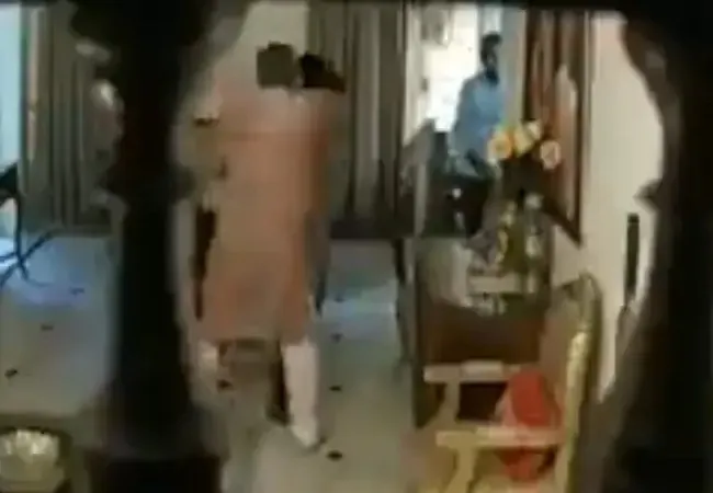 स्पेशल डीजी का पत्नी से मारपीट का वीडियो वायरल, बेटे ने गृह मंत्री से लगाई न्याय की गुहार