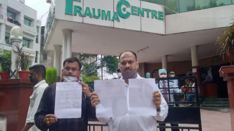 लखनऊ: कोरोना मरीज की मौत पर हंगामा, अस्पताल ने थमाया तीन लाख का बिल
