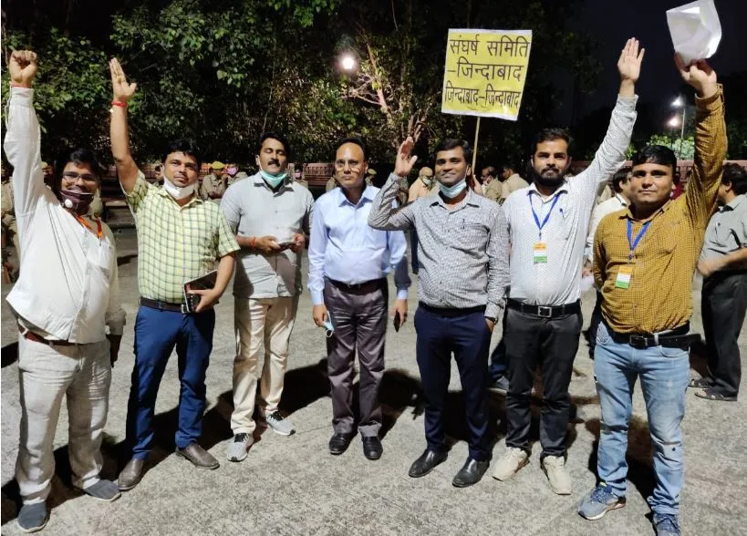 लखनऊ: मशाल जुलूस से पहले बिजली कर्मचारियों की गिरफ्तारी