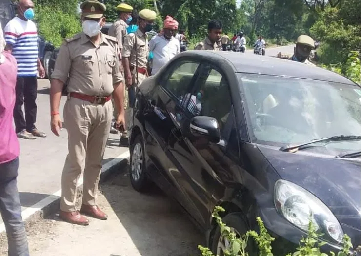 लखनऊ: कार सीख रही महिला ने मजदूरों पर चढ़ाई कार