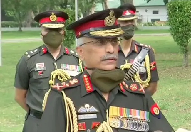 चीन से तनाव के बीच लद्दाख पहुंचे सेना प्रमुख नरवणे, सुरक्षा तैयारियों का लेंगे जायजा