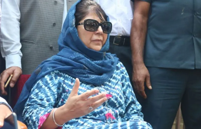महबूबा पर सुप्रीम कोर्ट ने केंद्र से पूछा, कब से और किस आधार पर हिरासत में हैं?