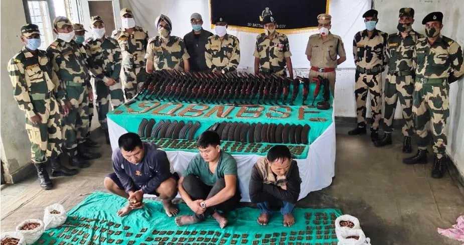 मिजोरम में बीएसएफ के हाथ लगा हथियारों का जखीरा, तीन गिरफ्तार