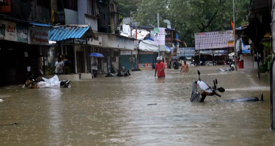 मुंबई: पानी से भरे लिफ्ट में फंसे दो वॉचमैन, मौत