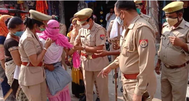 बरेली: केरोसीन की बोतल लेकर थाने के बाहर आत्मदाह करने पहुंची महिला