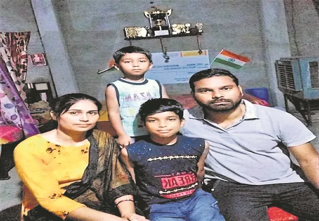 मुरादाबाद के पारस ने योगा में बनाए दो विश्व कीर्तिमान