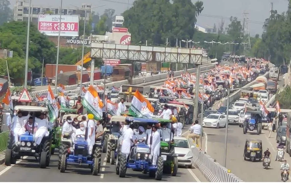 कृषि बिलों के विरोध में पंजाब, हरियाणा में किसानों ने किया प्रदर्शन