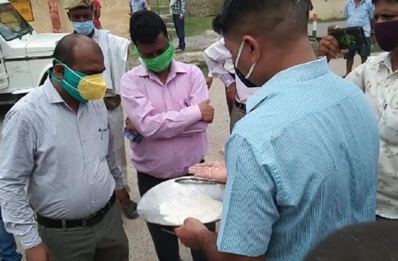 जलालाबाद: चावल के 380 बोरों से भरा ट्रक पकड़ा, चालक हिरासत में