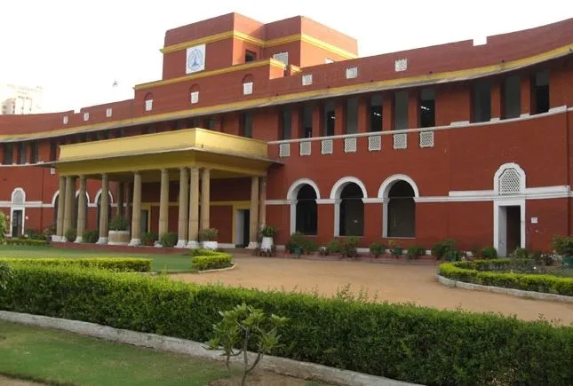 उप्र: बच्चों को स्कूल भेजने को तैयार नहीं हैं माता-पिता