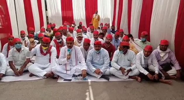 शाहजहांपुर: किसानों और युवाओं के लिए सपा का प्रदर्शन