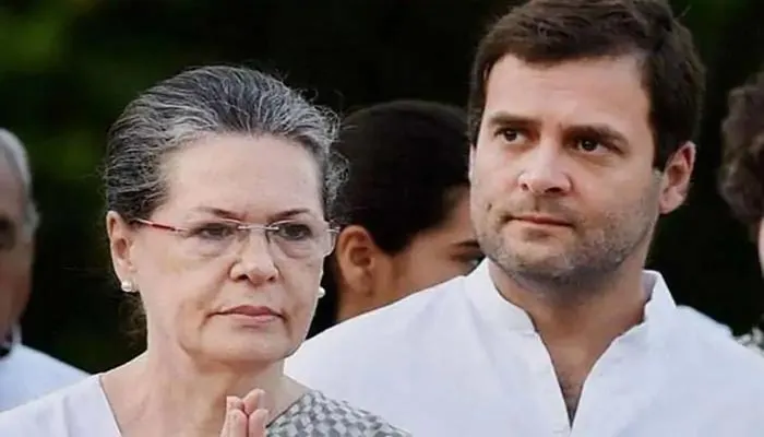 सोनिया इलाज के लिए राहुल के साथ अमेरिका रवाना