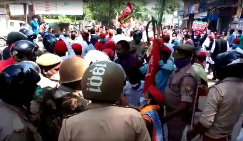 लखीमपुर खीरी: महंगाई, बेरोजगारी और किसानों के मुद्दे पर सपा का प्रदर्शन