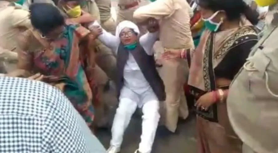 उप्र: राष्ट्रीय राजमार्ग पर प्रदर्शन कर रहे आठ कांग्रेस कार्यकर्ता गिरफ्तार