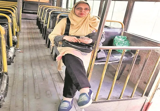 मुरादाबाद: मां का बेटा बन घर की नैया खे रही नाहिद