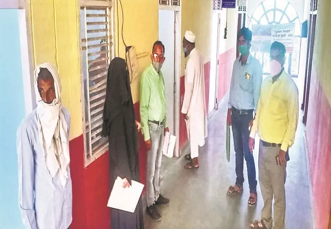 मुरादाबाद : मदरसा शिक्षकों को चार साल से नहीं मिला वेतन, सत्यापन को लगी भीड़