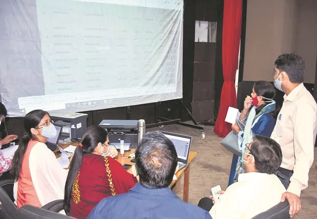 मुरादाबाद: 172 शिक्षिकाओं को आवंटित हुए विद्यालय, चयनितों के खिले उठे चेहरे