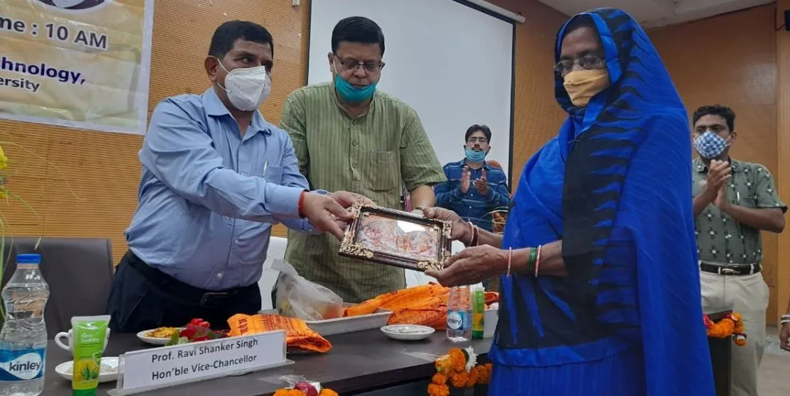 अवध विवि में अंतर्राष्ट्रीय अहिंसा दिवस का हुआ आयोजन