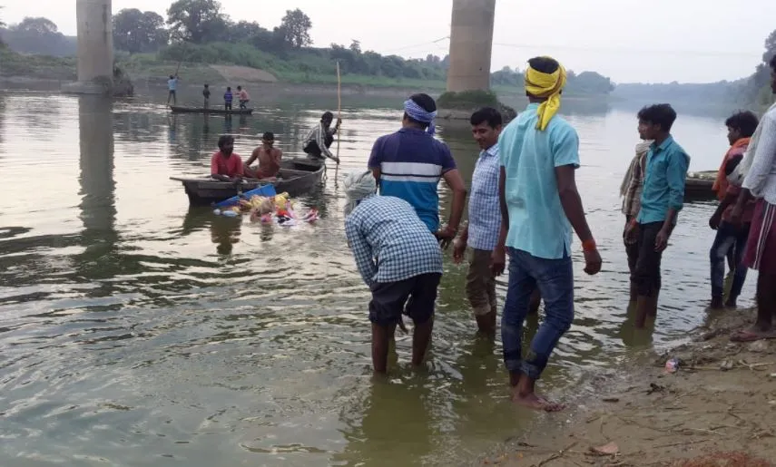 अमेठी: शांतिपूर्ण ढंग से हुआ मूर्ति विसर्जन, पुलिस-प्रशासन रहा सतर्क