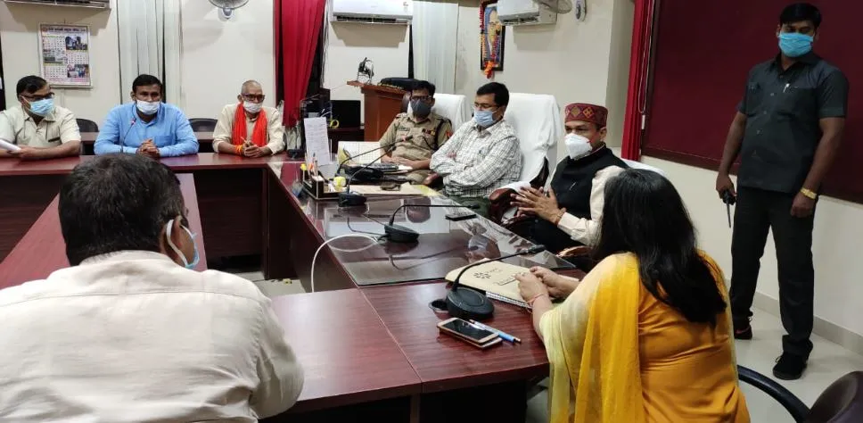 अमेठी: राज्यमंत्री सुरेश पासी ने डीएम के साथ की समीक्षा बैठक
