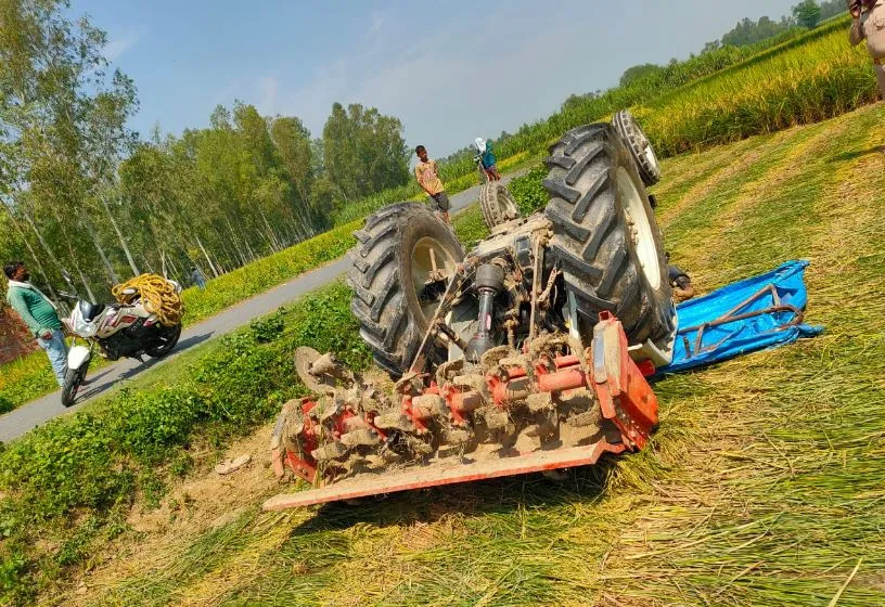 अयोध्या: ट्रैक्टर पलटने से युवक की मौत, एक घायल