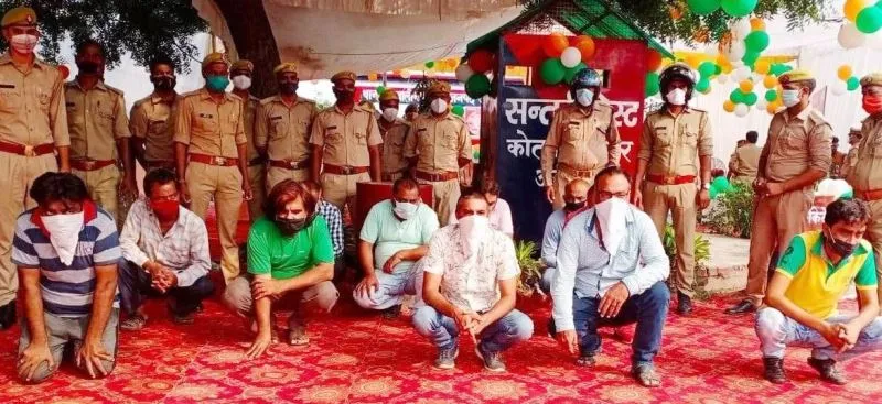 अयोध्या: होटल के कमरे को बना रखा था जुआ खाना, 11 लोग गिरफ्तार