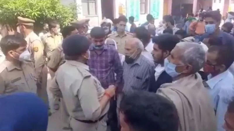 अयोध्या: डेंगू से वकील की मौत के बाद परिजनों का अस्पताल में हंगामा